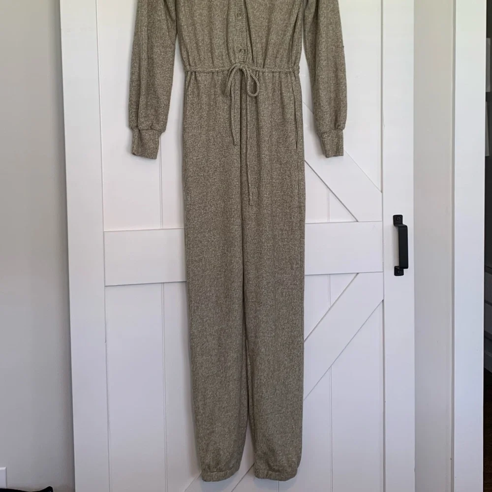 NWOT Kittenish Olive you button down jumpsuit, size M - Picture 3 of 4